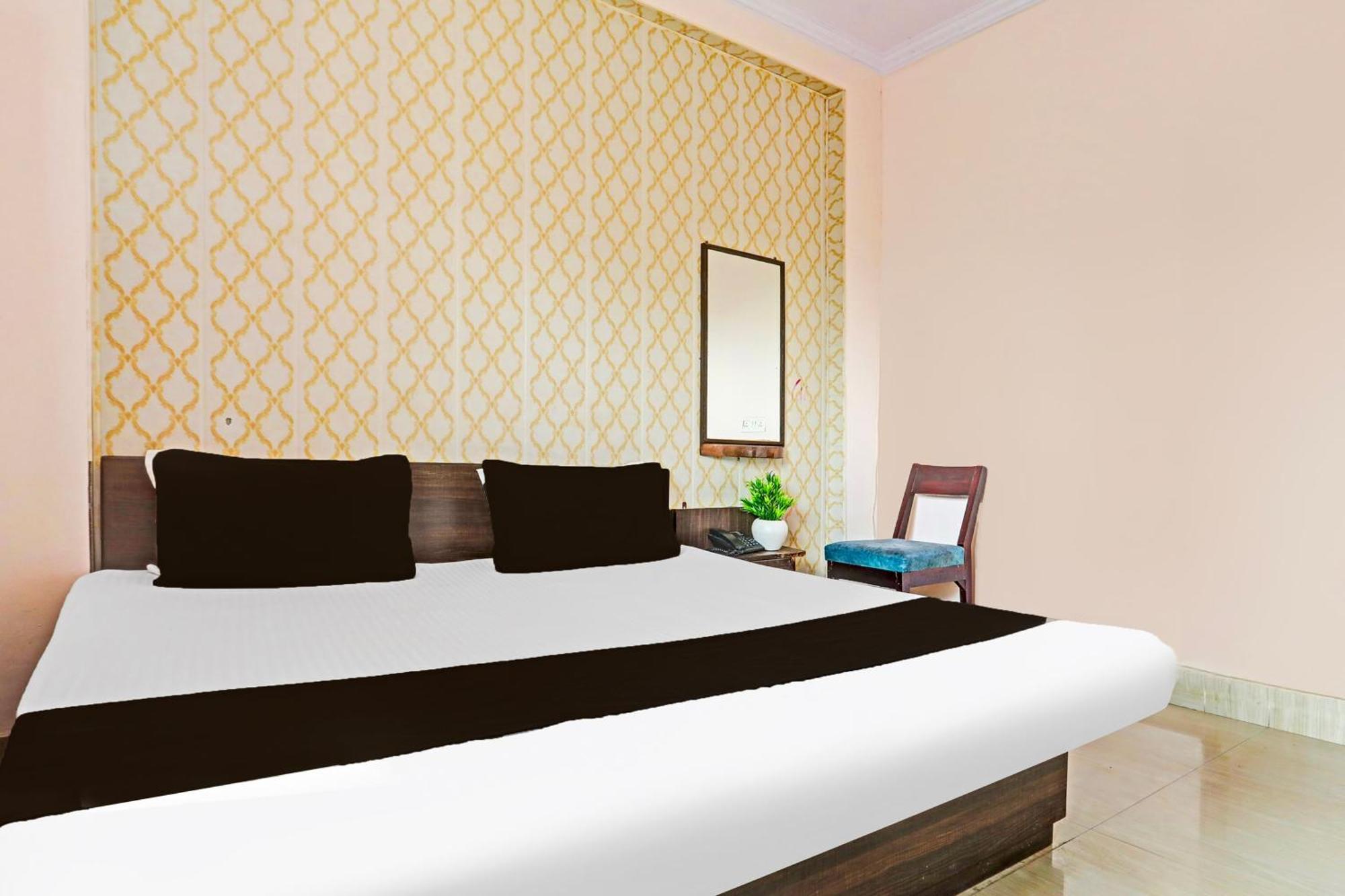Hotel O Arvi Guest House Varanasi Exterior foto