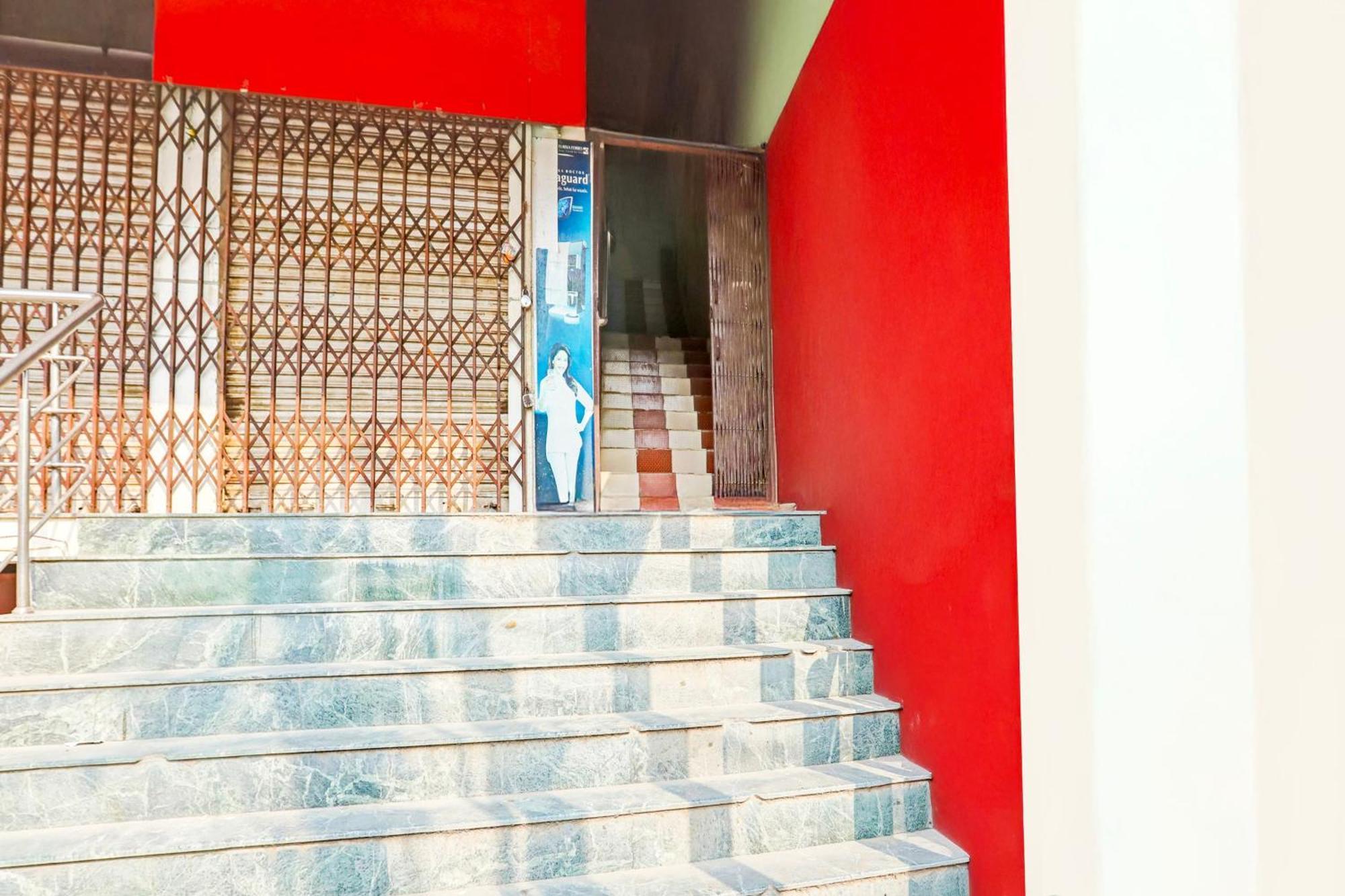 Hotel O Arvi Guest House Varanasi Exterior foto